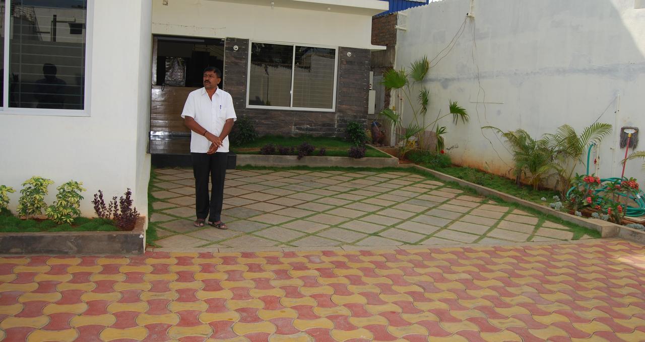 Pratham Residency Hotel Maiçor Exterior foto